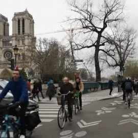 Los parisinos deciden este domingo el futuro de los patinetes eléctricos