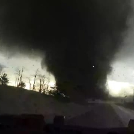 Una nueva oleada de tornados monstruo azota Estados Unidos
