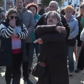 Protestas y súplicas en el puerto de Santander por las víctimas del Vilaboa Uno