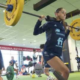 La selección femenina de fútbol se entrena antes de partir hacia Ibiza