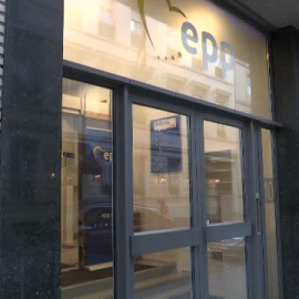 La policía registra la sede del Partido Popular Europeo en Bruselas