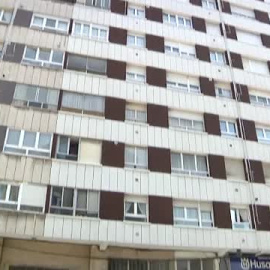 Una mujer se arroja desde un quinto piso con su hija de 7 años en brazos