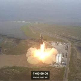 El nuevo cohete gigante de Elon Musk explota poco después de despegar durante su primer test de prueba   