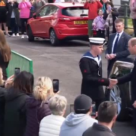 Los príncipes de Gales visitan la localidad de Aberfan