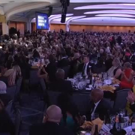 El cómico Roy Wood Jr. presenta la cena de corresponsales de la Casa Blanca en Washington