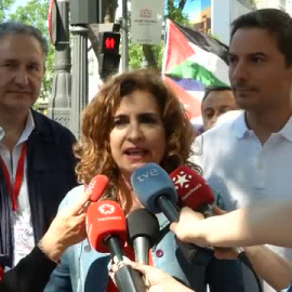 María Jesús Montero espera ver un acuerdo para subir los salarios en los "próximos meses"