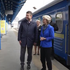 Ursula Von del Leyen llega a Ucrania para reunirse con Zelenski