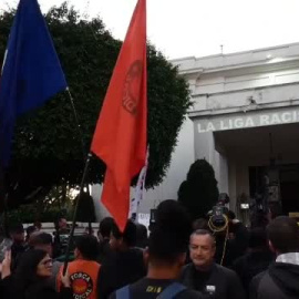 Decenas de personas protestan ante el consulado español de Sao Paulo
