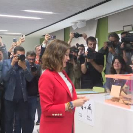 Ayuso vota en Chamberí a la espera de una "participación masiva"