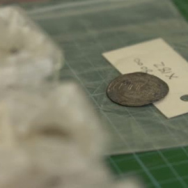 Encuentran en el norte de Dinamarca unas monedas vikingas de 1.000 años de antigüedad