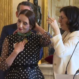 Luz Casal recibe la mayor distinción artística de Francia