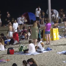 Hogueras y mucha fiesta en las playas por la Noche de San Juan