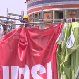 La Junta Electoral ordena a Vox la retirada de su lona del odio en Madrid