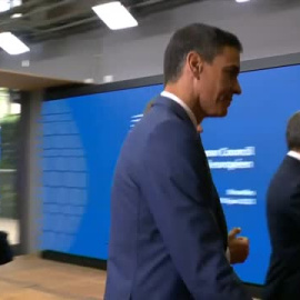 La batalla electoral entre Sánchez y Feijóo deja los platós de televisión para librarse en Bruselas