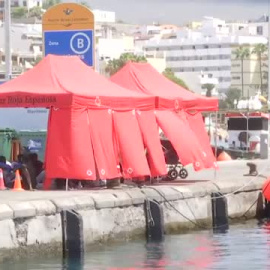 Salvamento Marítimo traslada a Tenerife una embarcación con 65 migrantes y un fallecido