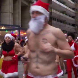 Invasión de 'Papás noel' a falta de dos semanas para Navidad