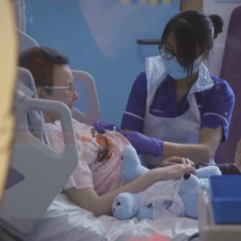 Una terapia pionera en Reino Unido salva a una niña de 13 años de una leucemia incurable