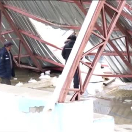Siete muertos tras ceder el techo de un colegio en Bolivia por la acumulación de nieve