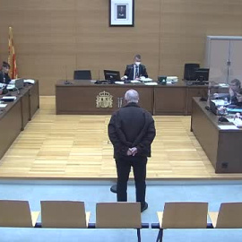 El médico que abusó de 32 pacientes intenta evitar la prisión indemnizándolas