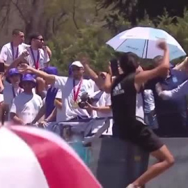 Delirio en Buenos Aires con la llegada de la selección argentina    