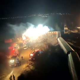 Dimisión fulminante del ministro de Transportes griego por el choque de trenes