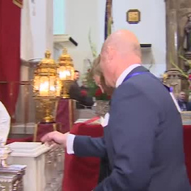 La reina Sofía acude al tradicional besapiés del Cristo de Medinaceli 