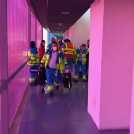 Dos jóvenes en estado grave tras caer por el hueco de un edificio desde una altura de 6 metros