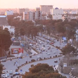 Mujeres afganas hallan en la confección de alfombras una forma de reivindicarse