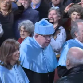 Joan Manuel Serrat y María del Mar Bonet, investidos doctores honoris causa en la Universidad de Barcelona