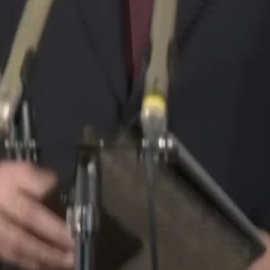 Reaparece el primer ministro de Japón tras el atentado sufrido ayer