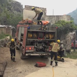 El incendio en los Pirineos avanza sin control y alcanza la localidad gerundense de Portbou
