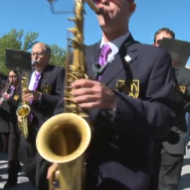 Más de 20 bandas música recorren las calles para reivindicar más apoyo y visibilidad 