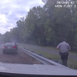 Un policía se salva milagrosamente de morir arrollado por un coche descontrolado