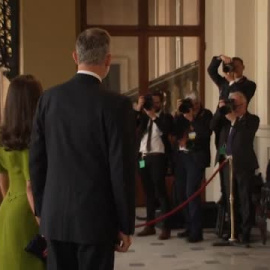 Felipe VI y Letizia asisten a la recepción en el Palacio de Buckingham horas antes de la coronación de Carlos III