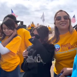 Un centenar de familias se reencuentran en la frontera entre México y EEUU