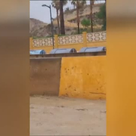 Una intensa tromba de lluvia y granizo deja graves y visibles destrozos en Rioja, un pueblo de Almería