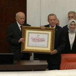 Erdogan jura su cargo como presidente de Turquía