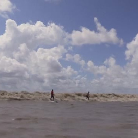 Surfear la pororoca, una aventura inigualable