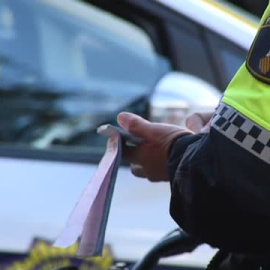 La DGT lanza una campaña para recordar que tampoco se puede beber alcohol al circular en bicicletas y patinetes