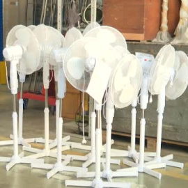 Los ayuntamientos preparan los colegios electorales para mitigar el calor