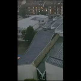 La fuerza del viento arranca los techos de varios edificios en Serbia y Bosnia