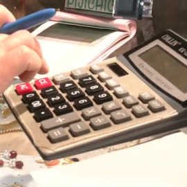 El intenso calor vacía los comercios y pone a prueba a los trabajadores en Sevilla