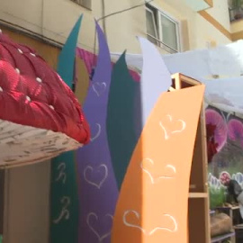 En el barrio de Gràcia ultiman todos los preparativos para la semana grande de sus fiestas
