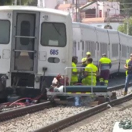 Un tren sin pasajeros descarrila en Sitges y corta la circulación entre Garraf y Vilanova i la Geltrú