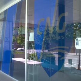 Una niña de cuatro años en estado crítico tras ahogarse en la piscina del club de natación de Granollers