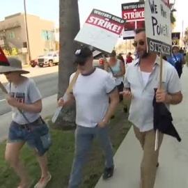 Tras más de 100 días de huelga, los guionistas de Hollywood estudian una nueva propuesta de las productoras