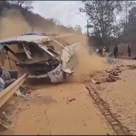 Al menos siete muertos al estrellarse en Brasil un autobús con hinchas del Corinthians