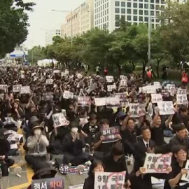 Cientos de profesores piden en Seúl una mayor protección de sus derechos