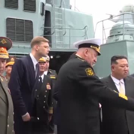 Kim Jong Un inspecciona una fragata rusa de la flota del Pacífico en Vladivostok