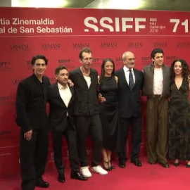 Bayona, gran protagonista de la primera alfombra roja de San Sebastián